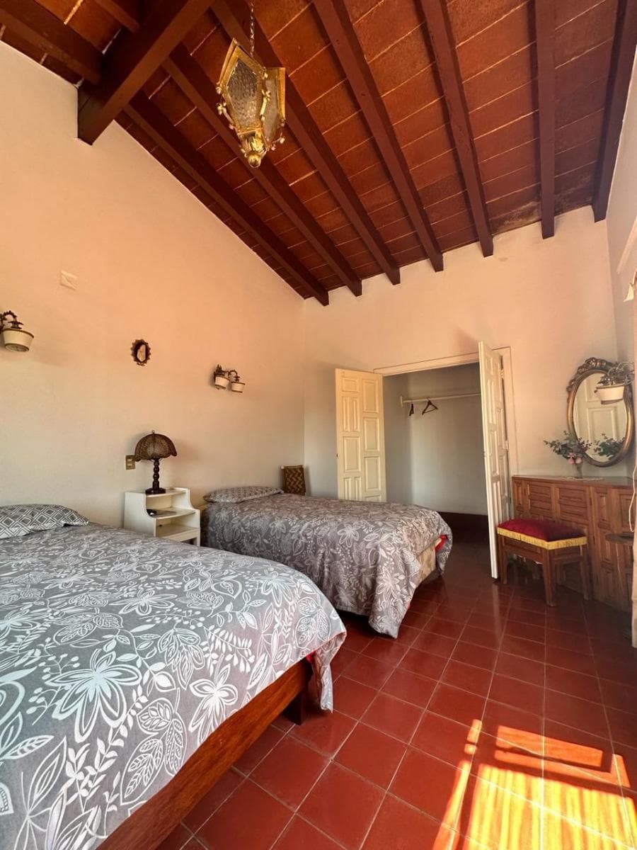 <p>Esta impresionante casa de ensueño te ofrece todo lo que necesitas para vivir el estilo de vida que siempre has deseado. Con una ubicación privilegiada en Tlaltenango, Cuernavaca, disfrutarás de la tranquilidad y la belleza natural que ofrece esta encantadora zona. Características principales: ️ 4 recámaras: Amplios espacios para toda la familia y los invitados. 3 baños: Comodidad y funcionalidad en cada rincón de la casa. 4 estacionamientos: Suficiente espacio para vehículos y visitantes. 3,082 m2 de terreno: ¡Tu propio paraíso al aire libre para explorar y disfrutar! 574 m2 de construcción: Diseño elegante y funcional para tu comodidad. Características Generales: -Chimenea -Alberca -Cuarto de servicio -Jardín Exterior Con una distribución espaciosa y luminosa, esta casa ofrece un ambiente acogedor y relajante en cada rincón. Disfruta de las hermosas vistas desde tu terraza privada, organiza reuniones familiares en el amplio jardín o relájate junto a la piscina en los cálidos días de verano. No pierdas la oportunidad de hacer de esta casa tu nuevo hogar. ¡Contáctanos hoy mismo para programar una visita y descubre todas las maravillas que esta propiedad tiene para ofrecer! ¡Tu sueño de vivir en Tlaltenango, Cuernavaca, está a solo un paso de hacerse realidad!</p>