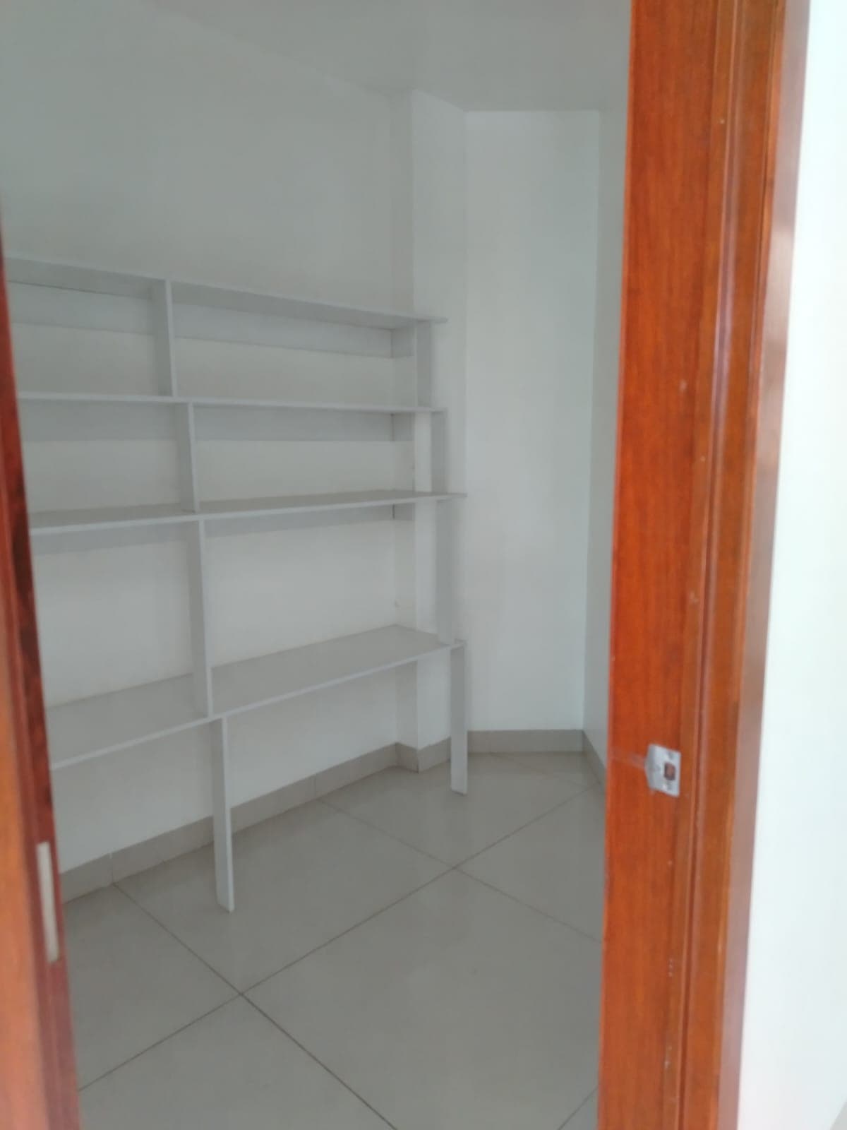 <p>Descubre este magnífico departamento ubicado en edificio de Solo 8 departamentos en Lomas de San Antón, que ofrece una combinación perfecta de comodidad, estilo y funcionalidad.</p><p><br></p><p><strong>Características del Departamento: </strong></p><p><br></p><p>• <strong>Superficie:</strong> 117 m² con posibilidad de usar los mismos 117 m² adicionales como roof garden.</p><p><br></p><p>• <strong>Habitaciones</strong>: 2 recámaras</p><p>• <strong>Baños</strong>: 2 baños completos</p><p>• <strong>Cocina</strong>: Equipada con una pequeña bodega</p><p><strong>• Sala y Comedor</strong>: Espacios amplios y bien iluminados</p><p>• <strong>Área de Lavado</strong>: Práctica y accesible</p><p>•<strong> Terraza</strong>: Ideal para disfrutar del aire libre</p><p><br></p><p><strong>Áreas Comunes: </strong></p><p>• <strong>Alberca con Jacuzz</strong>i: Perfecta para relajarse y disfrutar</p><p>•<strong> Jardín:</strong> Espacio verde para esparcimiento</p><p><strong>• Estacionamiento</strong>: Techado con portón eléctrico para dos autos</p><p>• <strong>Recibidor</strong>: Elegante entrada en el edificio</p><p>•<strong> Elevador</strong>: Acceso cómodo a todos los pisos</p><p>• <strong>Seguridad</strong>: Vigilante nocturno para mayor tranquilidad</p><p><br></p><p><strong>Mantenimiento: </strong></p><p>• <strong>Costo Mensual</strong>: $1,750</p><p><br></p><p>Este departamento en Lomas de San Antón ofrece una excelente oportunidad para vivir en un entorno confortable y seguro, con todas las comodidades que puedas necesitar. ¡No pierdas la oportunidad de conocerlo! Contáctanos para más detalles y para agendar una visita.</p>