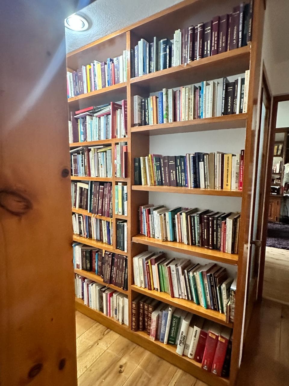 <p><span style="color: rgb(0, 0, 0);">¡Bienvenido a la casa de tus sueños en Tecamalcho! Esta espaciosa residencia ofrece comodidad y elegancia en un entorno tranquilo. Con un total de 620.82 m2 y una construcción de 279.79 m2, esta propiedad cuenta con 3 habitaciones, 3 baños y medio, además de espacio para 3 estacionamientos. ¡No pierdas la oportunidad de vivir en este oasis de serenidad y lujo! Contáctanos hoy mismo para más detalles y programar una visita. ¡Tu hogar ideal te espera en Tecamachalco!</span></p>