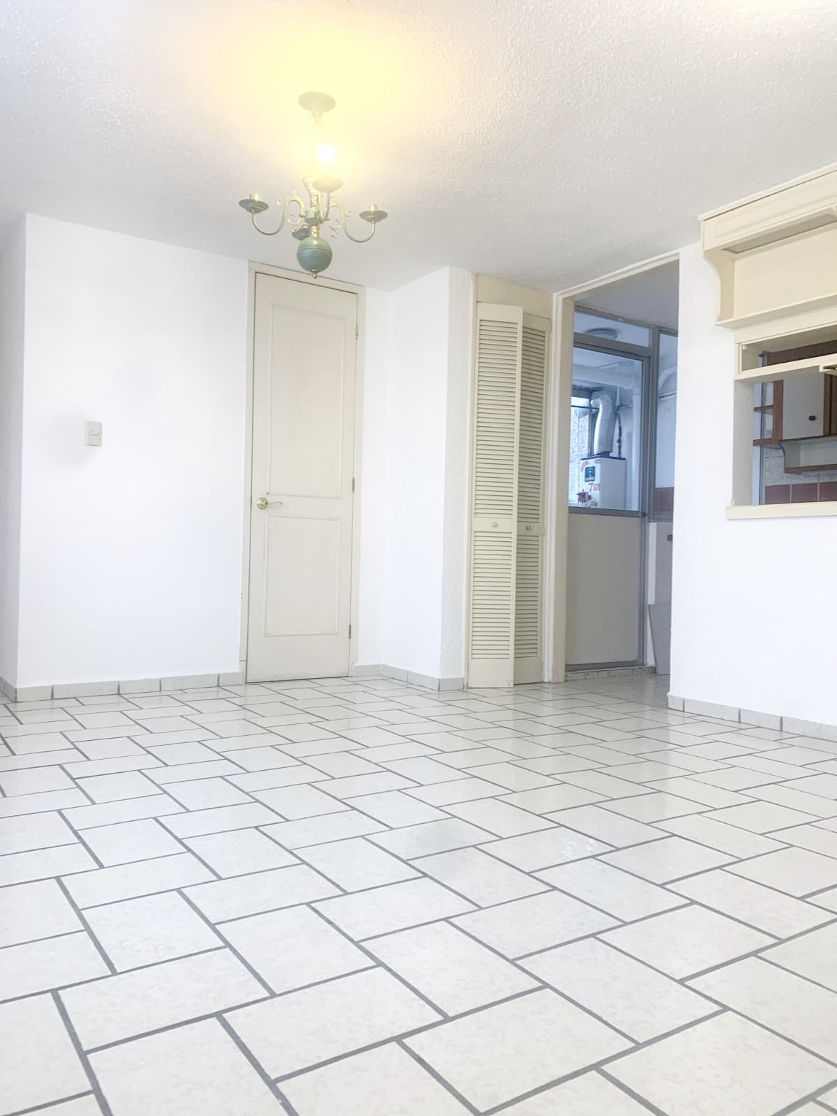 <p>¡Bienvenido al hogar de tus sueños en Santo Domingo, Azcapotzalco! Esta hermosa casa de 73m2 totales ofrece un espacio acogedor con 3 habitaciones, 2 baños, sala, comedor y cocina, perfecto para crear recuerdos inolvidables con tu familia. Además, cuenta con la comodidad de un cajón de estacionamiento. Ubicada en la Av. Aquiles Serdán 279, en el encantador Barrio de Santo Domingo, Alcaldía Azcapotzalco, esta residencia es más que una casa; es un refugio donde la elegancia se encuentra con la funcionalidad. ¡Descubre la armonía de la vida en este lugar que puedes llamar hogar!</p>