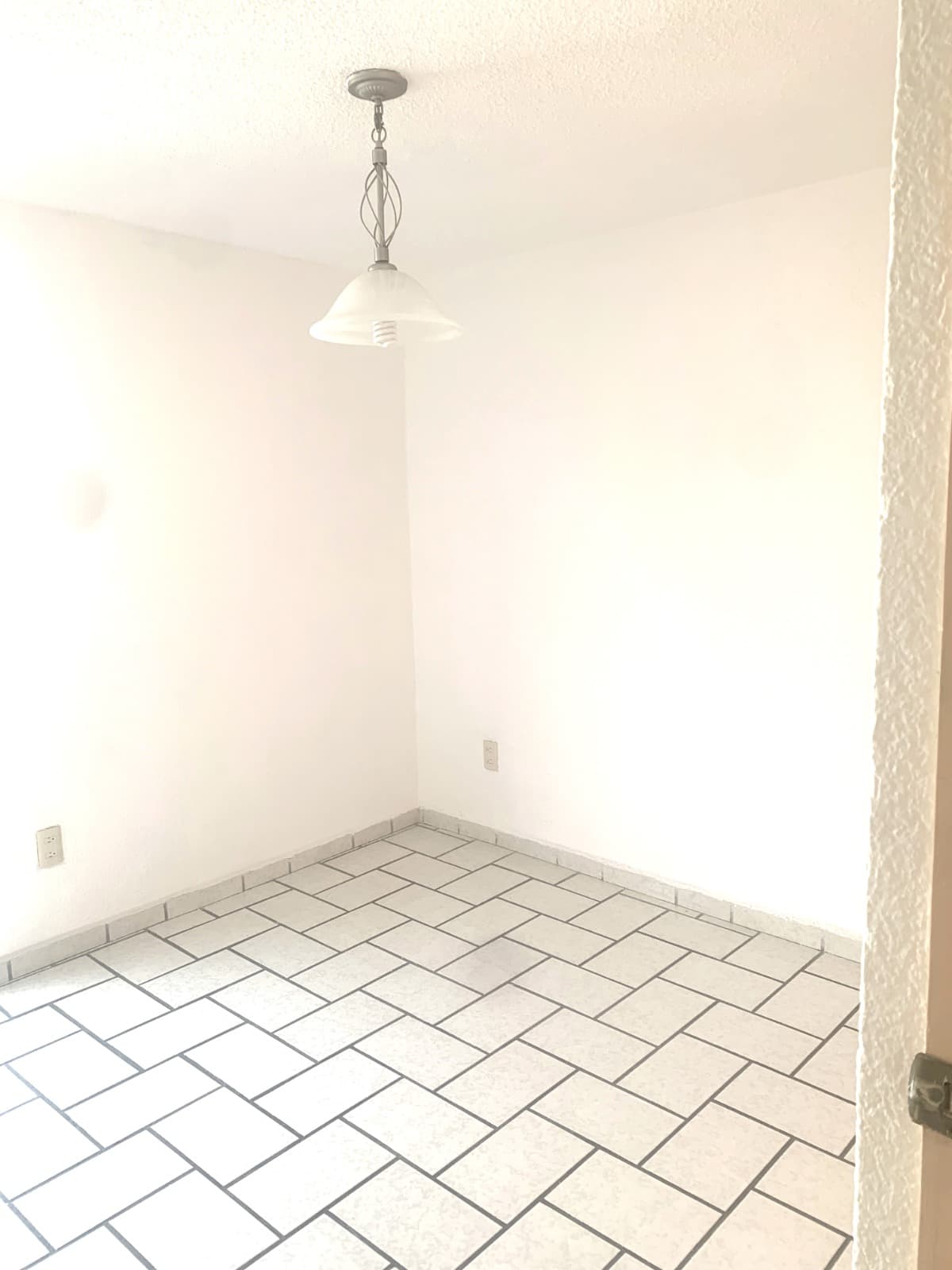 <p>¡Bienvenido al hogar de tus sueños en Santo Domingo, Azcapotzalco! Esta hermosa casa de 73m2 totales ofrece un espacio acogedor con 3 habitaciones, 2 baños, sala, comedor y cocina, perfecto para crear recuerdos inolvidables con tu familia. Además, cuenta con la comodidad de un cajón de estacionamiento. Ubicada en la Av. Aquiles Serdán 279, en el encantador Barrio de Santo Domingo, Alcaldía Azcapotzalco, esta residencia es más que una casa; es un refugio donde la elegancia se encuentra con la funcionalidad. ¡Descubre la armonía de la vida en este lugar que puedes llamar hogar!</p>